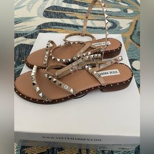 Steve Madden BRAND NEW Travel Tan Sandals - Size 8